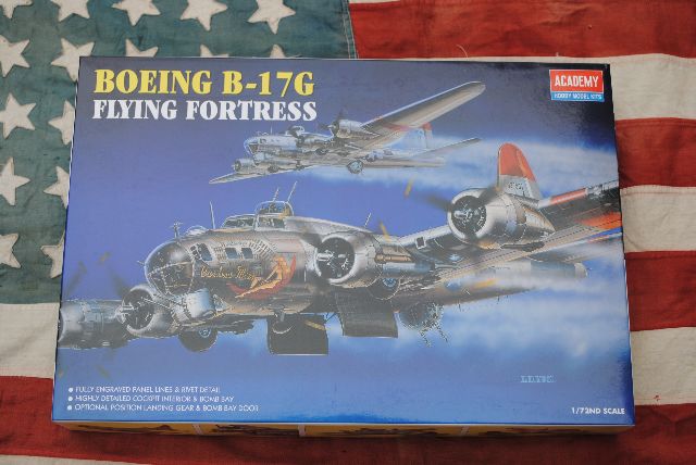 Academy 2143  BOEING B-17G FLYING FORTRESS
